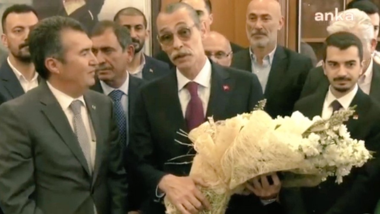 Erdal Beşikçioğlu mazbatasını alarak göreve başladı KRT TV