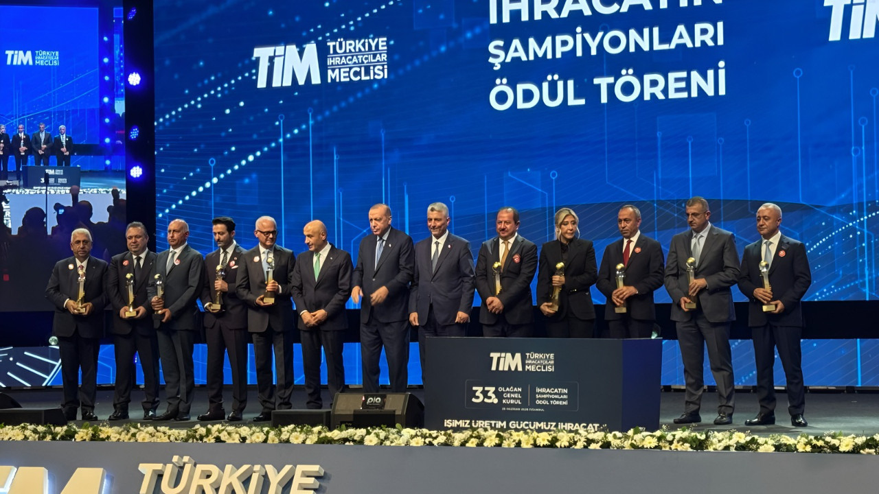 2025 yılı kuyumculuk sektörü ihracat şampiyonluğu ödülü Ahlatcı Holding'e