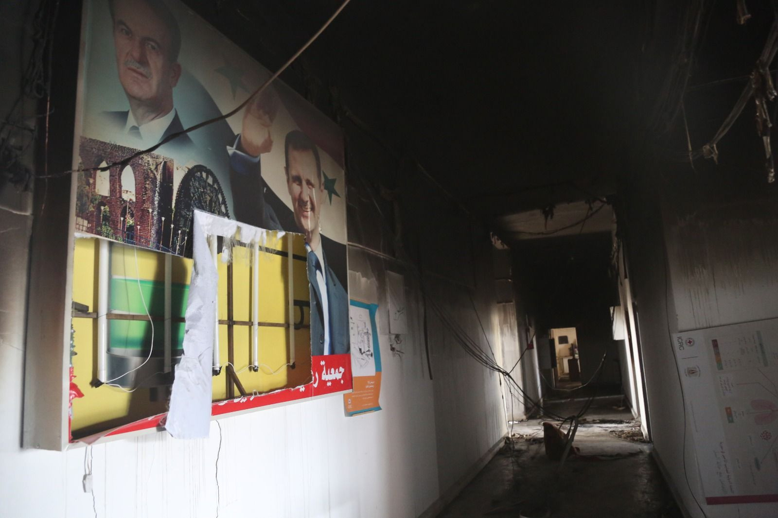 Suriye'de muhalifler tarafından ele geçirilip tüm mahkumları serbest bırakılan Hama Hapishanesi böyle görüntülendi - Resim: 1