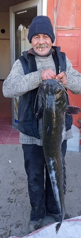 Balıkesir’de metruk binada yangın: 1 kişi ve 1 köpek öldü - Resim : 1