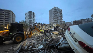 Adana'daki Özgür Apartmanı Davası'nda 2 müteahhit kardeş tutuksuz yargılanacak