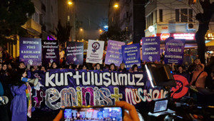 Kadınlar, İstanbul'da Feminist Gece Yürüyüşü için bir araya geldi