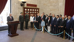 Mansur Yavaş, CHP'li ilçe belediye başkanlarıyla Anıtkabir'i ziyaret etti
