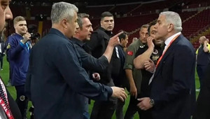 Derbi kutlamaları sırasında Ali Koç sahaya girdi, gerginlik yaşandı: Buradan çıkmazsan dayak yiyeceksin