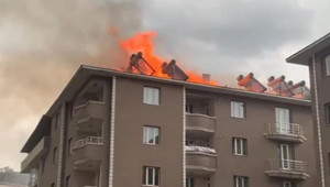 Ekmek pişirmek istediler, 6 katlı binanın terasını yaktılar