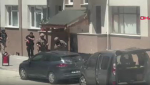 Firari hükümlü, operasyon düzenleyen polislere ateş açtı: 1 şehit, 1 yaralı