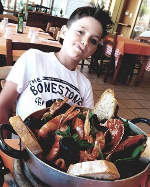 Kadıköy'de bıçaklı saldırıya uğrayan İtalyan şefin oğlunun beyin ölümü gerçekleşti - Resim : 2