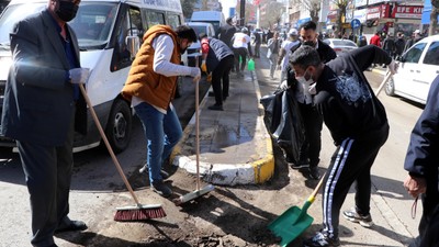 Van'da olaylar sona erdi: Yapılan çağrılarla sokaklar temizlenmeye başlandı