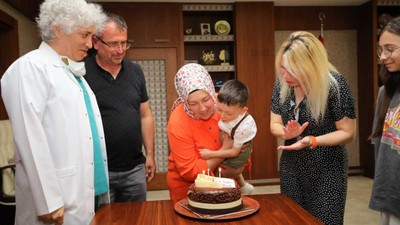 Kadavradan rahim nakliyle dünyaya gelen çocuk doğum gününü kutladı