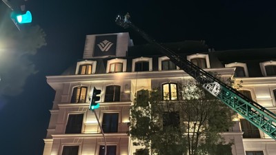 Kadıköy'de otelde çıkan yangın söndürüldü