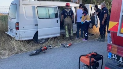 Minibüsü kaçıran çocuklar kaza yaptı: 2 yaralı