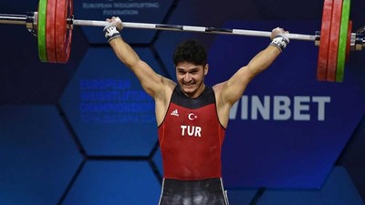 Milli halterci Muhamed Furkan Özbek, olimpiyat 4'üncüsü oldu