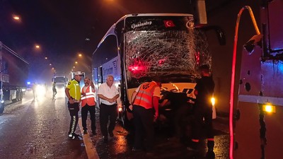 Tünelde zincirleme kaza: 15 yaralı