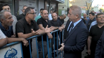Vali Gül'den İETT otobüsünün 4 katlı binaya çarptığı olay yerinde inceleme