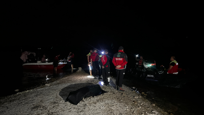 Barajda balık tutmak isteyen 3 arkadaştan 2'si bataklığa saplandı, 1'i boğuldu