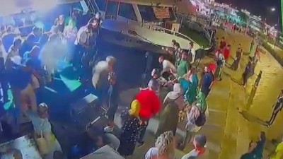 Eminönü'nde tur teknesinden çocuğuyla denize düşen anne: Ölümle burun buruna geldik