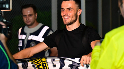 Filip Kostic, Fenerbahçe için İstanbul'a geldi