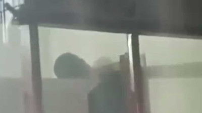 Firari hükümlü, polisten kaçmak için girdiği aydınlatma boşluğunda yakalandı