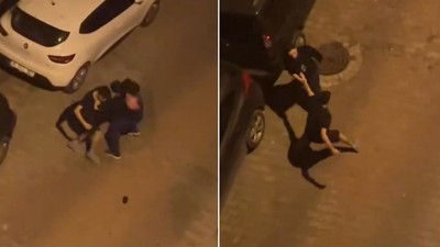 Sultangazi'de sokakta kavga; 'bizi ayırın' diye yardım istediler: O anlar kamerada
