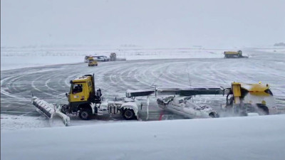 Erzurum Havalimanı’nda karla mücadele; pistler açık tutuluyor