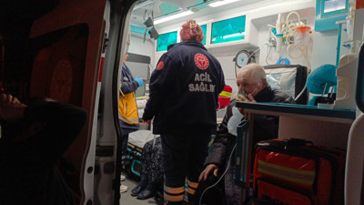 Elektrik kontağından çıkan yangın evi kullanılmaz hale getirdi; karı- koca dumandan etkilendi