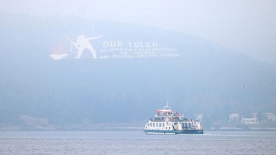 Çanakkale Boğazı'nda gemi trafiği çift yönlü askıya alındı