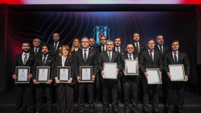 Beşiktaş'ta başkanlığa seçilen Serdal Adalı ve yönetimi, mazbatalarını aldı