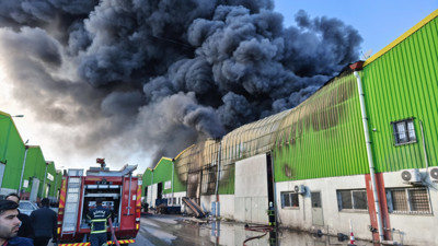 Adana'da geri dönüşüm tesisinde yangın