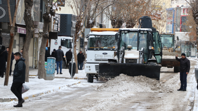 Van'da 255 yerleşim yeri ulaşıma kapandı
