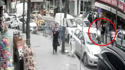 Avcılar'da yolun karşısına geçmeye çalışan kadına otomobil çarptı; kaza kamerada