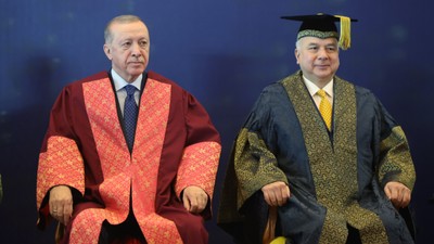 Cumhurbaşkanı Erdoğan'a, Perak Sultanı Nazrin Şah tarafından fahri doktora beratı tevdi edildi
