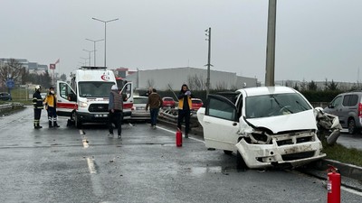 Tekirdağ'da iki otomobil çarpıştı, 6 kişi yaralandı