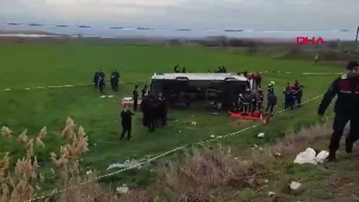 Denizli'de öğrencileri taşıyan servis midibüs devrildi, 2 ölü, 26 yaralı