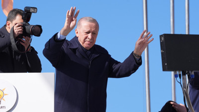 Cumhurbaşkanı Erdoğan Büyük Kongre salonu önündekilere seslendi: Şaibesiz şekilde bugüne geldik