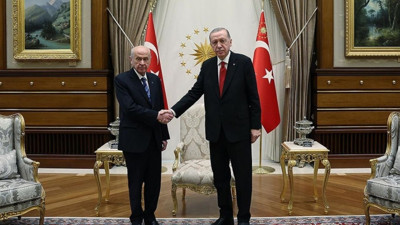 Devlet Bahçeli'den Cumhurbaşkanı Erdoğan'a tebrik telefonu