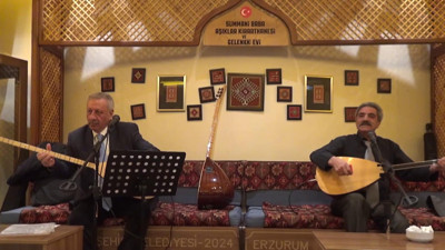 Galatasaray-Fenerbahçe maçından önce aşıklar atıştı