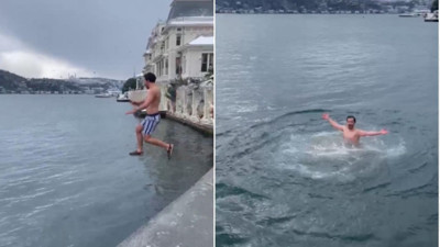 İstanbul'da dondurucu havada boğazda denize girdiler