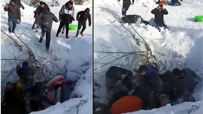 Şambrelle kayarken çukura uçtular