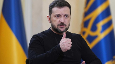 Ukrayna'da "Zelenskiy'nin yetkilerini kullanma süresinin uzatılmasına" ilişkin tasarı onaylandı