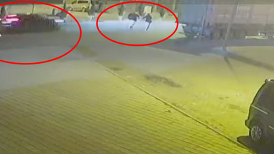 Otomobilin, yayalara çarpması kamerada