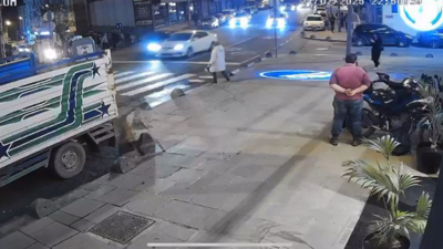 Arnavutköy'de, makas atan otomobil sürücüsünün karıştığı kazada 6 araç hasar gördü; 1 polis memuru yaralı