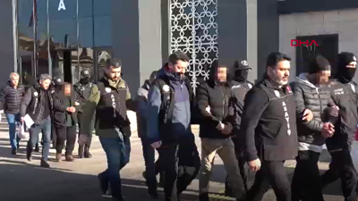 Kendilerini jandarma olarak tanıtıp 1 milyon TL dolandıran 5 şüpheli yakalandı