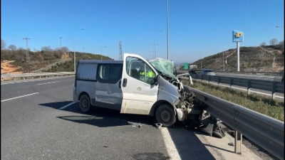 Tuzla'da hafif ticari araç TIR'a çarptı: 1 ölü, 1 yaralı