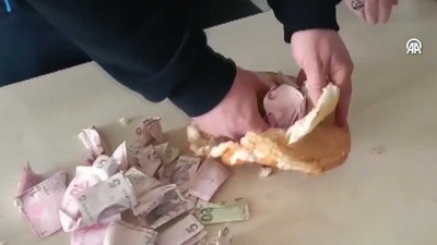 Dilencilikten elde ettiği parayı ramazan pidesinin içine gizledi