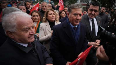 CHP Milletvekilleri İmamoğlu'na destek için TBMM'den CHP Genel Merkezi'ne yürüdü