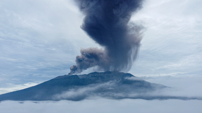 Endonezya'daki Marapi Yanardağı yeniden faaliyete geçti