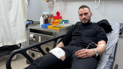 İmza standında görevli CHP üyesi, bacağından bıçaklandı