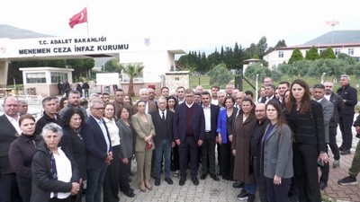 İzmir Büyükşehir Belediye Başkanı Tugay, tutuklu gençleri ziyaret etti