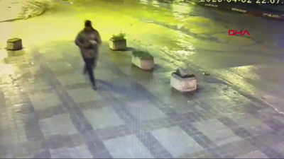 Balkondan sarkıttığı halata tutunarak indiği evi soyan şüpheli yakalandı