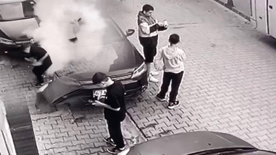 Elindeki torpillerin patlamasıyla ağır yaralandı; o anlar kamerada